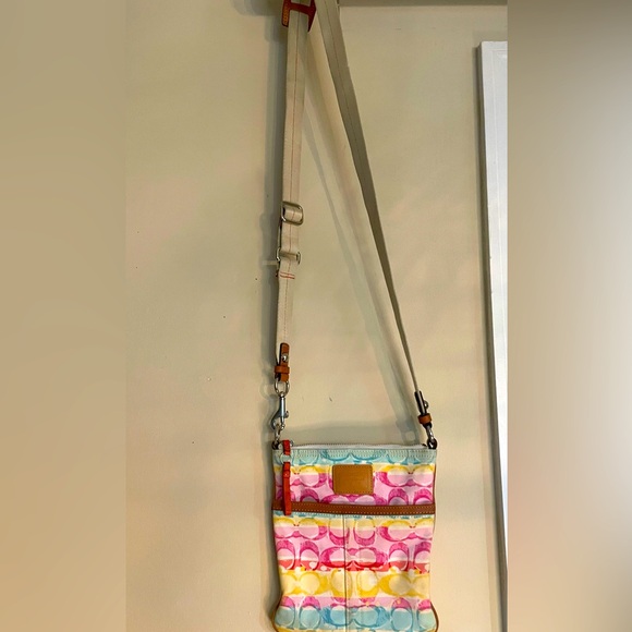 Coach Hampton Swingpack - GUC - Picture 1 of 8